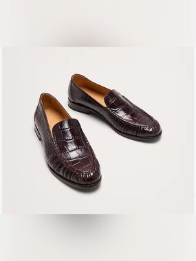 Banana Republic Croc-Embossed Penny Loafers in Burgundy Size 9